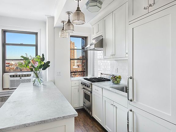 2nd image of 136 Waverly Pl #10D