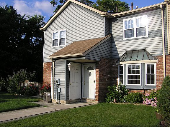 4th image of 7 E Revere Ln #F