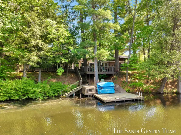 602 Fruitvale Rd, Montague, MI 49437