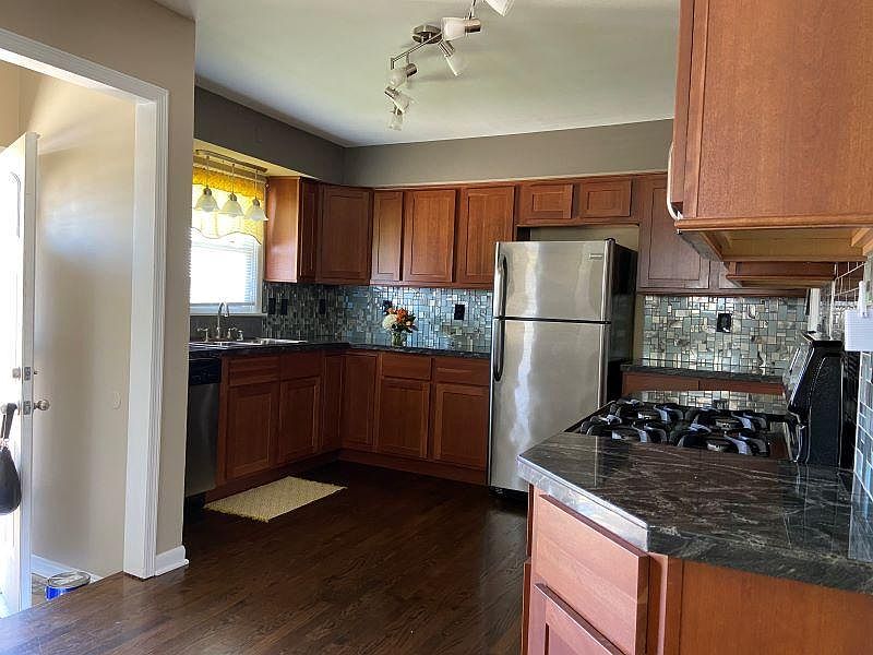 1st image of 7700 W Fiebrantz Ave