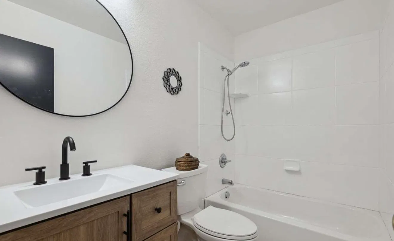 3 bed, 1273 sqft, $2,100 — Photo 4