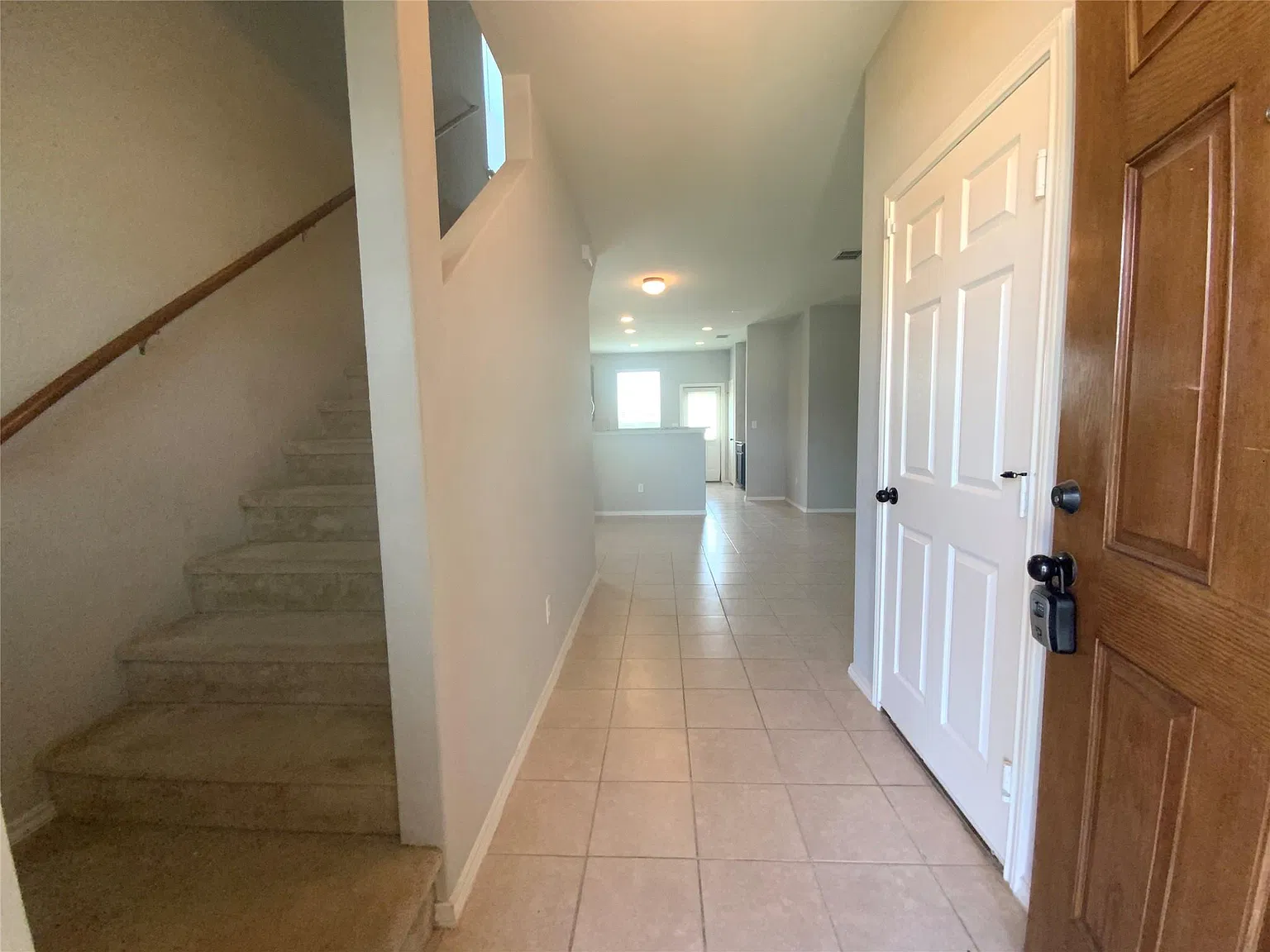 4 bed, 3.0 bath, 2028 sqft, $1,900 — Photo 4