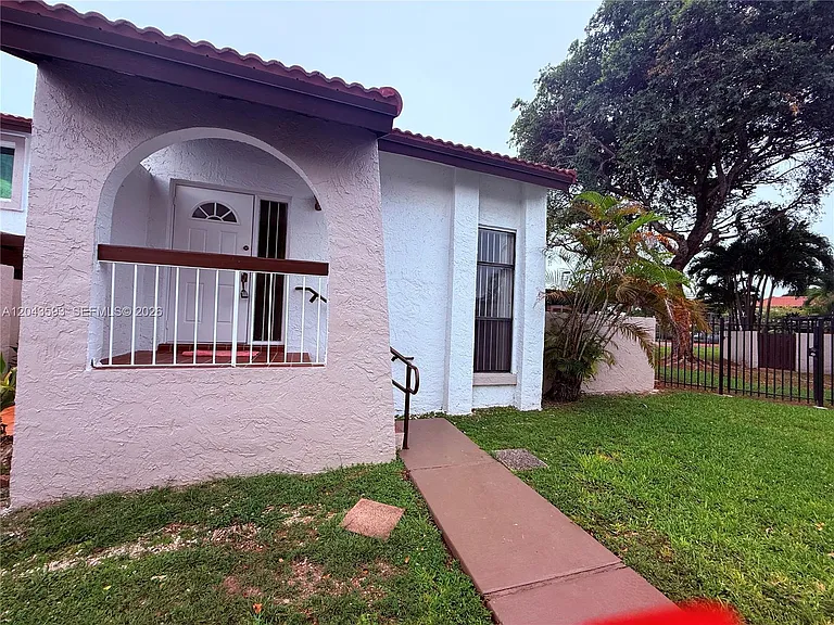 9909 NW 9th Street Cir #4-3 — Photo 3