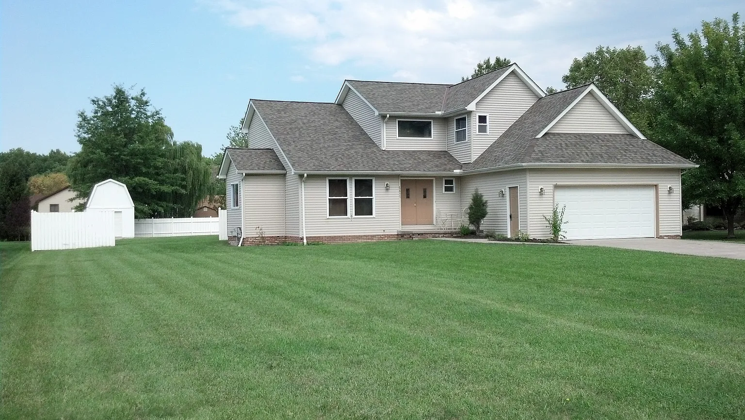 5411 Oakwood Dr photo 1