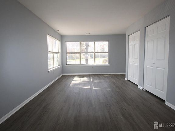 4th image of 134 Pennsylvania Way