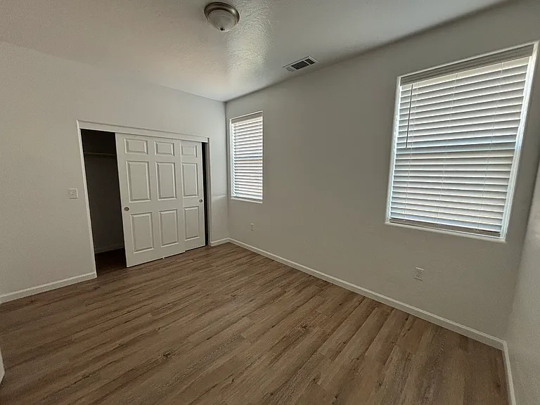 1093 Buena Vista Ln — Photo 7