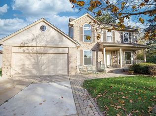 3760 Victoria Dr, Troy, MI 48083