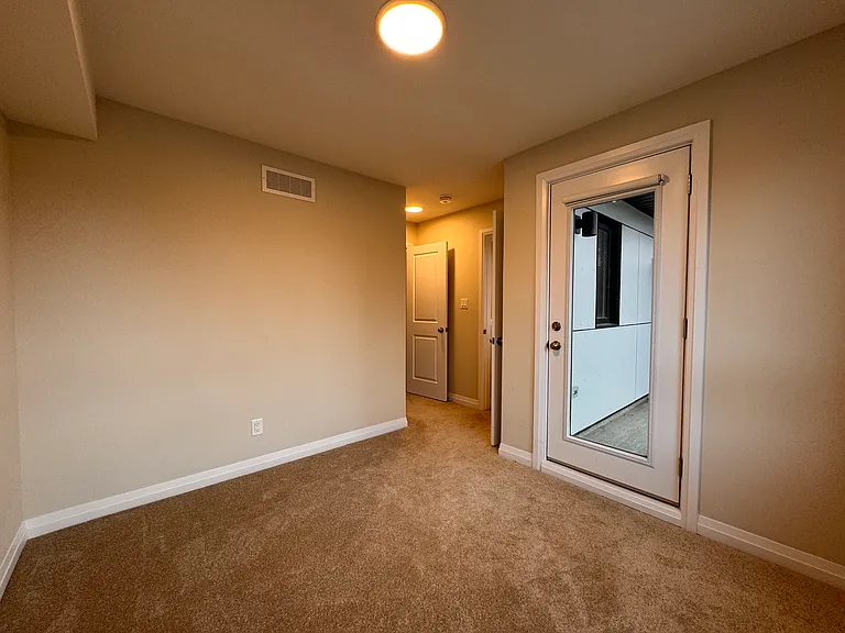 410 Northfield Dr W #D9 — Photo 7