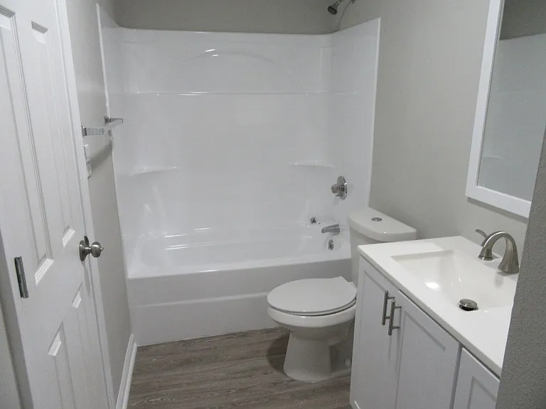 1304B Grace Ave — Photo 10