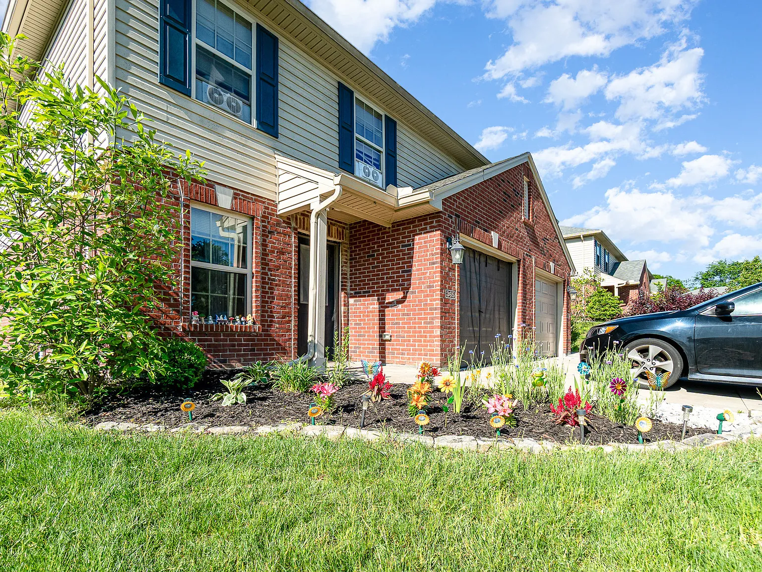 3 bed, 2.5 bath, $1,799 — Photo 2