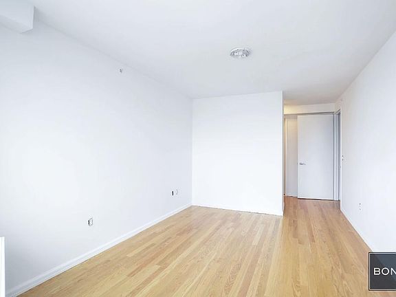 4th image of 4610 Center Blvd APT 426