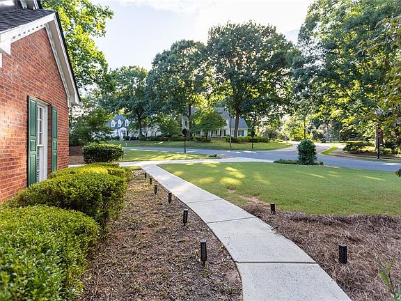 4th image of 5677 Fairwood Dr NW