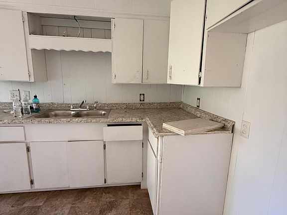 3rd image of 1136 Killarney St