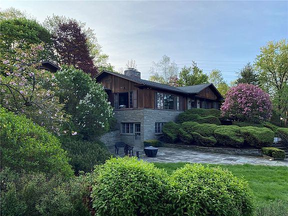 2nd image of 615 Cayuga Heights Rd