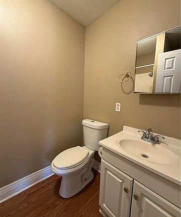 5th image of 208 E Charles St APT 2
