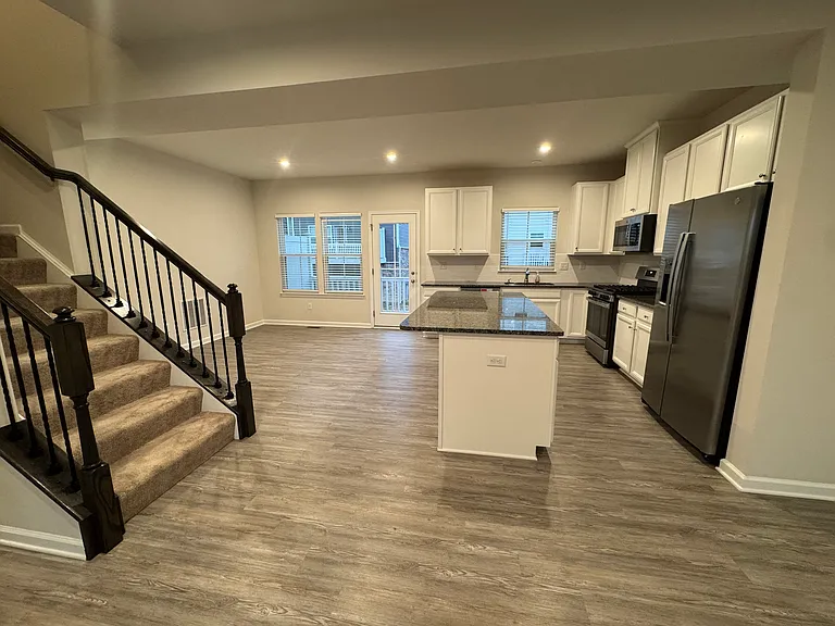 205 Cranesbill Dr — Photo 2