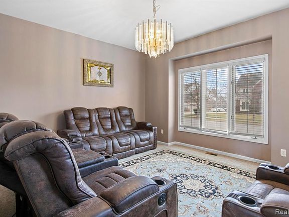 3rd image of 1340 Crowndale Ln