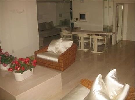 2nd image of 665 NE 195th St APT 229
