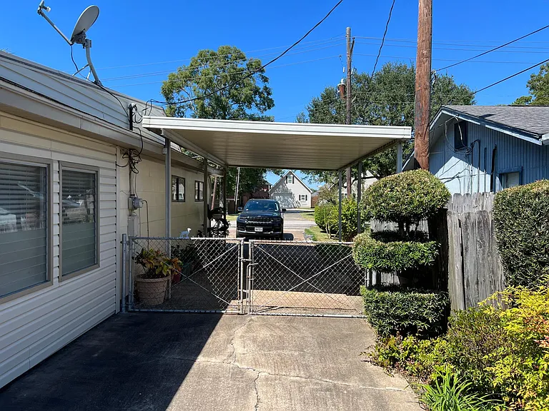 2801 Avenue G — Photo 3