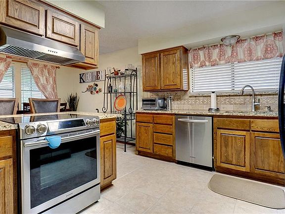 5th image of 7513 Janetta Dr