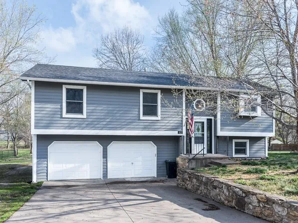 821 E 6th St, Tonganoxie, KS 66086