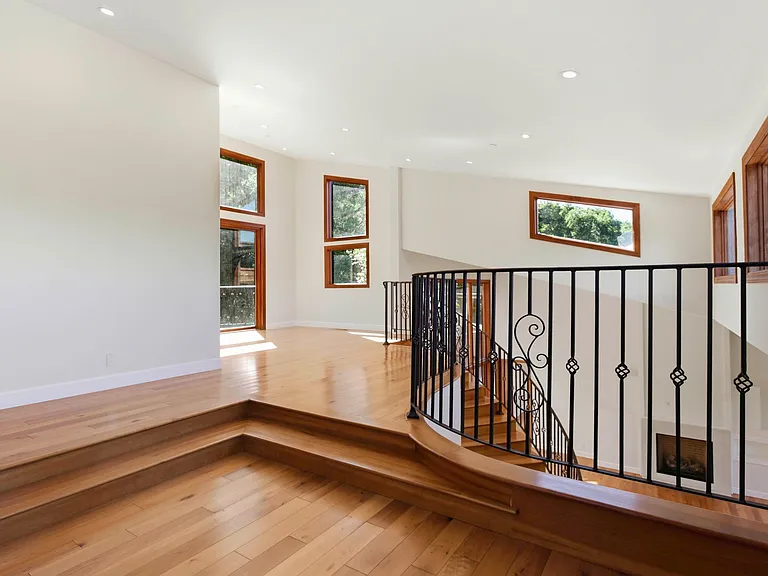 3911 Pepper Tree Ct — Photo 44