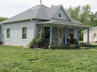 619 S Cherry St, Friend, NE 68359