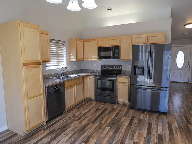 810 Pinyon Pl — Photo 13