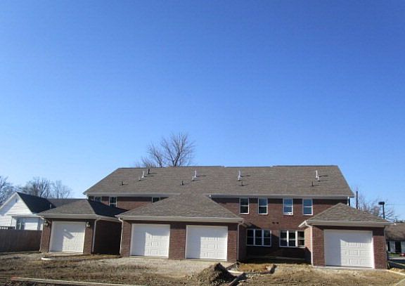 2nd image of 320 D Hill Ave