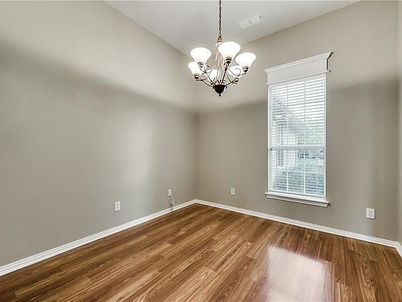 4th image of 1505 Manten Blvd