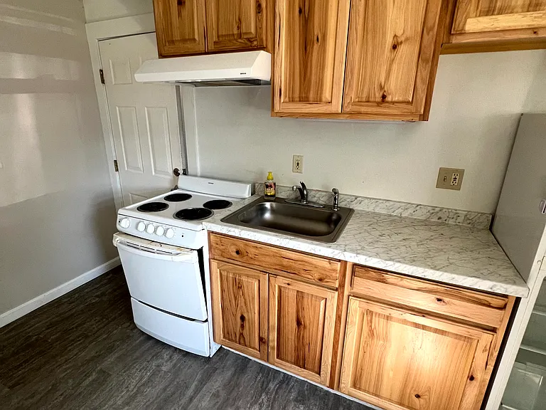 51 Glenwood Dr #1 — Photo 14