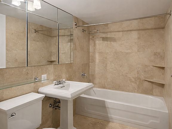 3rd image of 450 W 50th St APT 3F