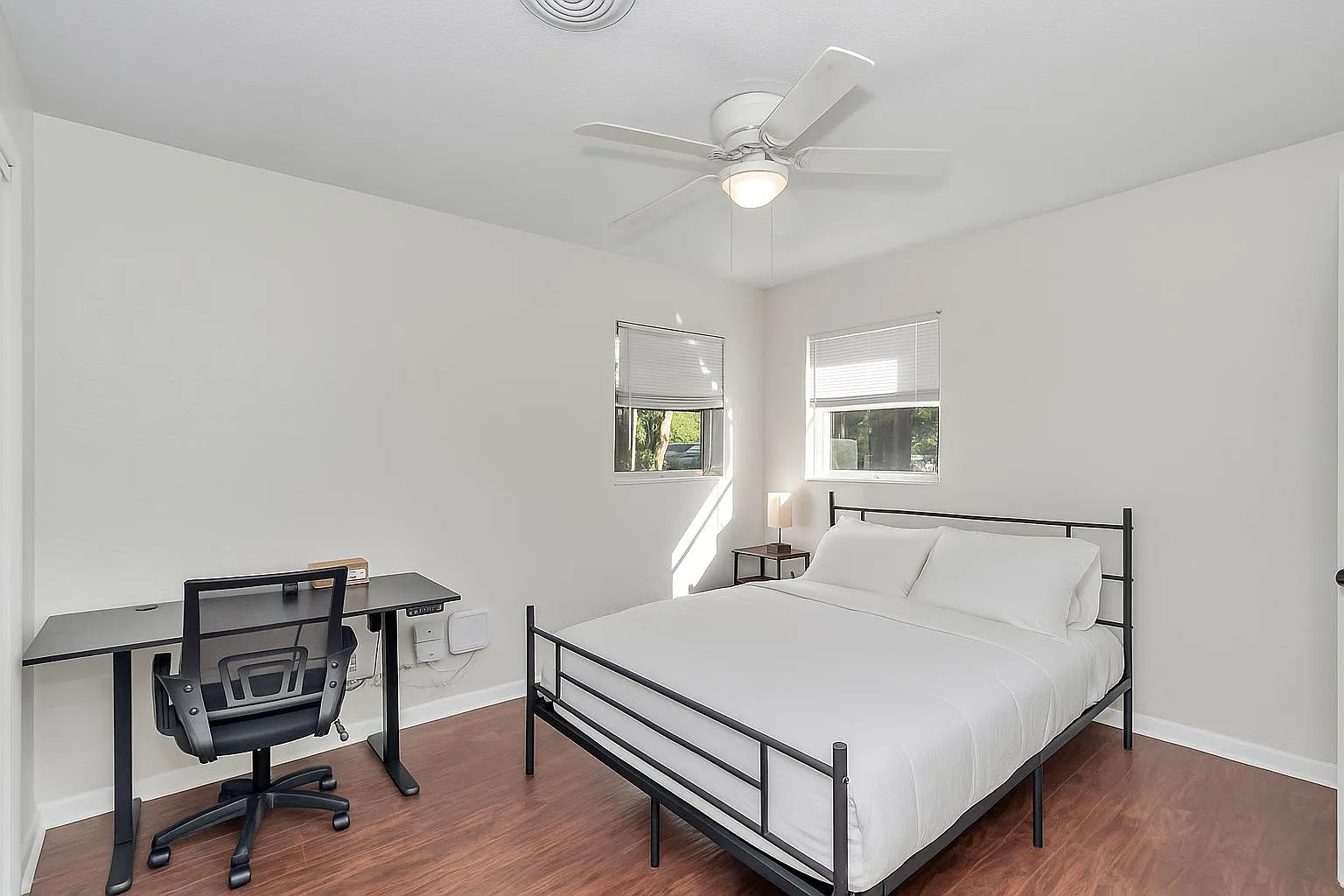 4 bed, 2.0 bath, 1176 sqft, $1,299 — Photo 2