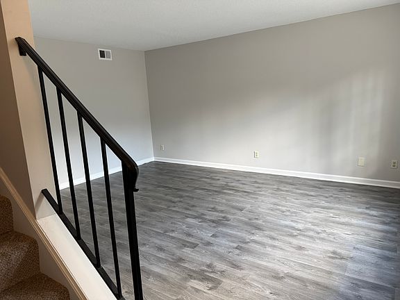4th image of 1613 Ashford Ln