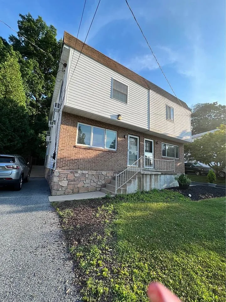 3 bed, 1224 sqft, $1,800 — Photo 1