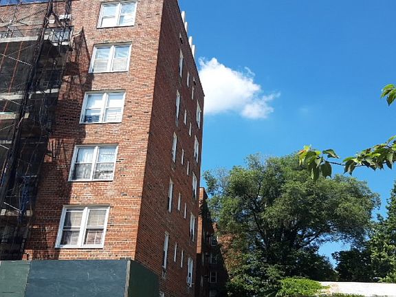 2nd image of 8470 129th St