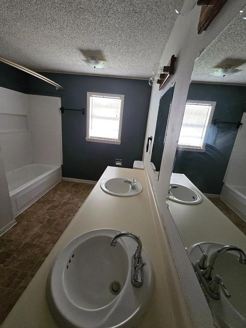 222 N Harrison St — Photo 4