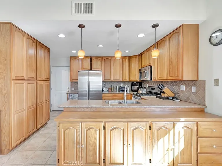 850 E Oak Hill St #1 — Photo 4