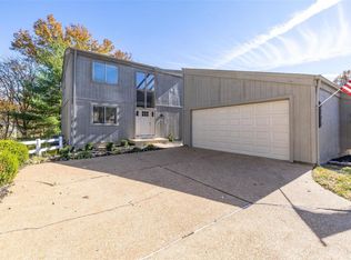 1675 Country Hill Ln, Ballwin, MO