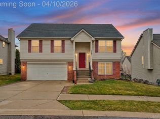 3005 Talon Cir, Lake Orion, MI