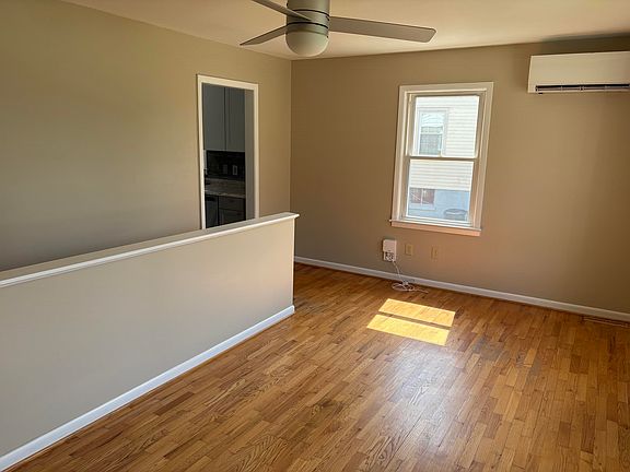 5th image of 320 Sharon Ln