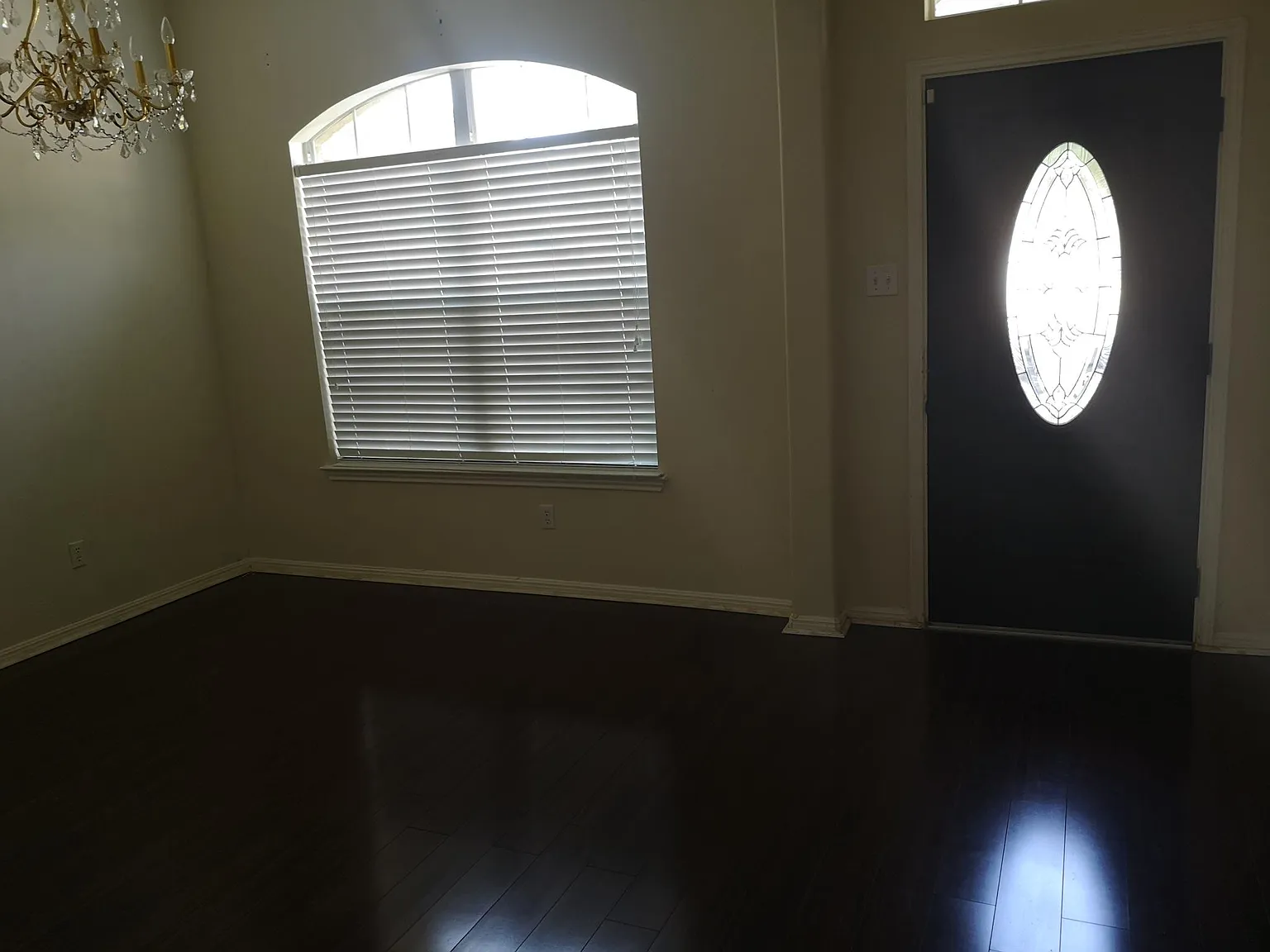 3 bed, 2105 sqft, $2,100 — Photo 3