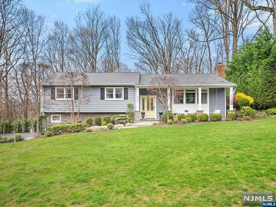 1st image of 558 Dorchester Dr