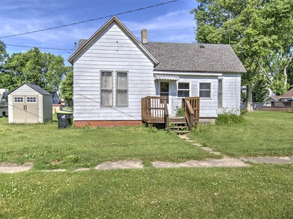 217 S Locust St, Maroa, IL 61756