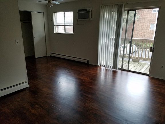 3rd image of 124 E North St