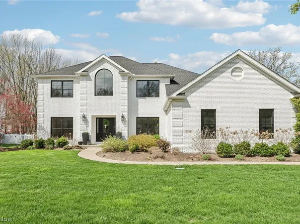 3108 Royal Oak Ct, Westlake, OH 44145
