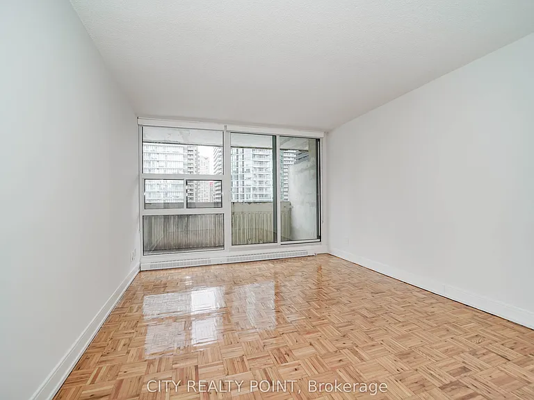 33 Isabella St #1009 — Photo 5