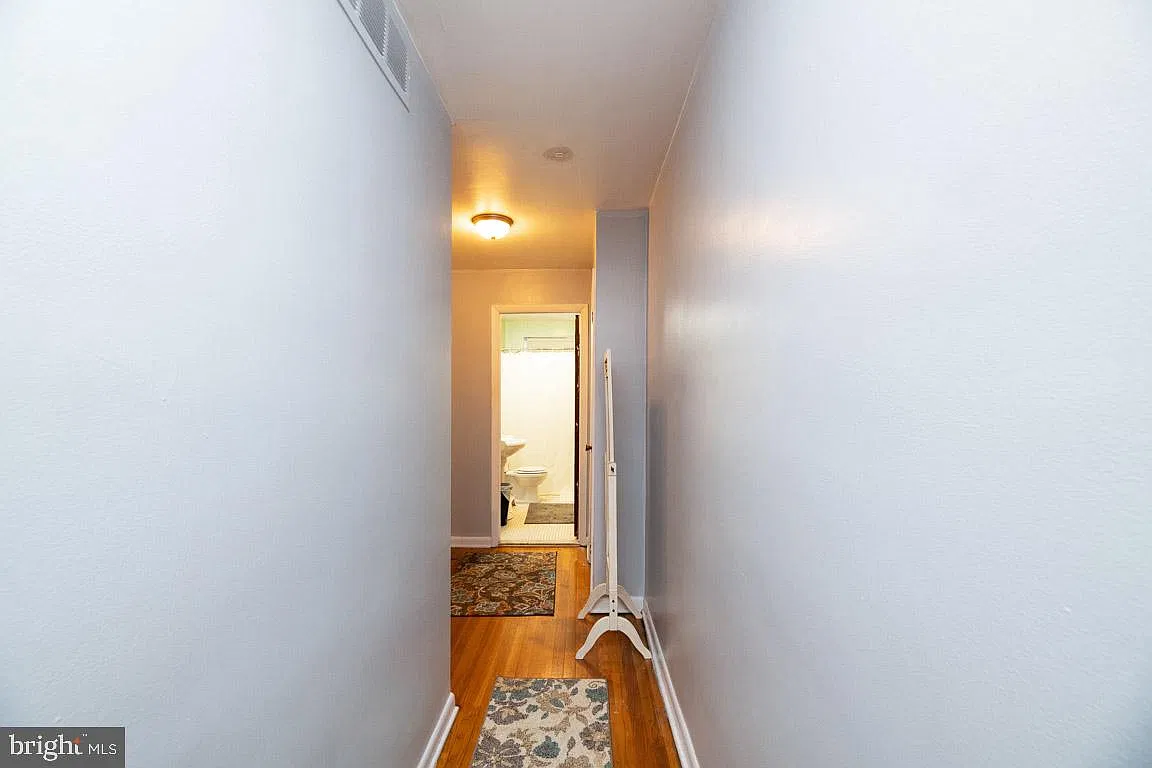2 bed, 1.0 bath, 1170 sqft, $1,550 — Photo 3