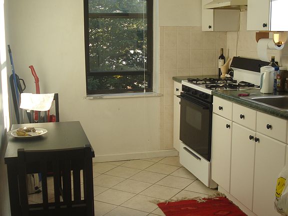 4th image of 2326 28th St APT 3B