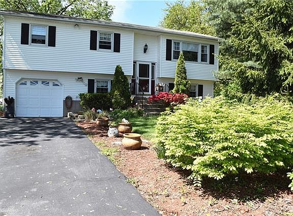 2nd image of 301 Cloverdale Ct